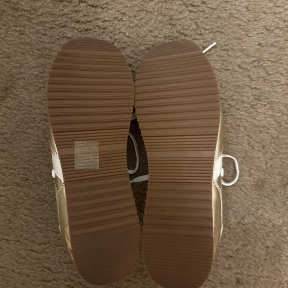 Shoes - Picture 4 of 5